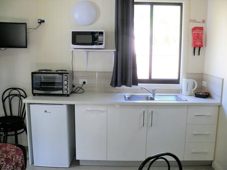 Cabana Lismore Lake Holiday Park