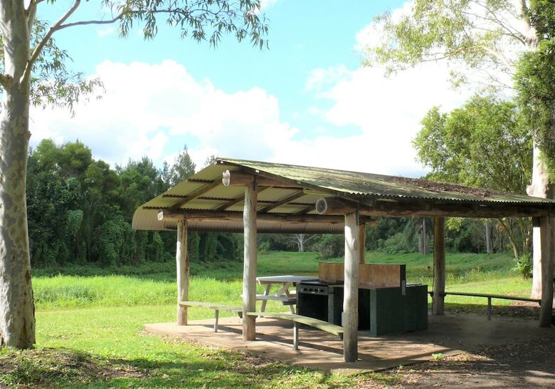 Cabana Lismore Lake Holiday Park
