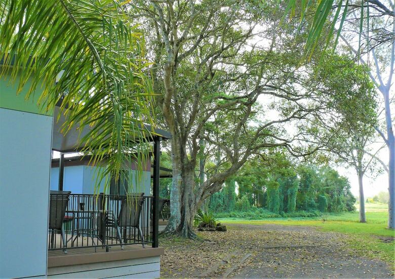 Cabana Lismore Lake Holiday Park