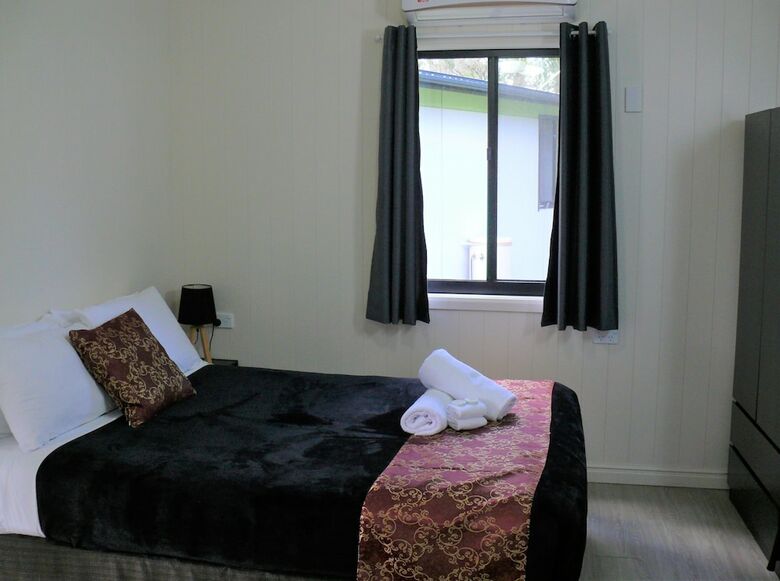Cabana Lismore Lake Holiday Park