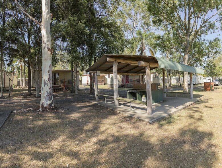Cabana Lismore Lake Holiday Park
