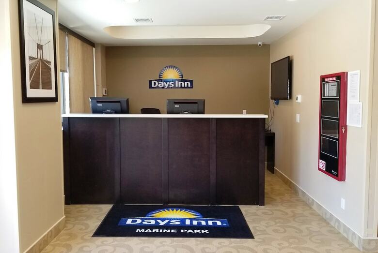 Hotel Days Inn By Wyndham Brooklyn Marine Park