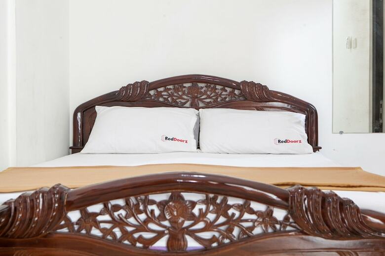 Hotel Reddoorz Near Tegalega Park