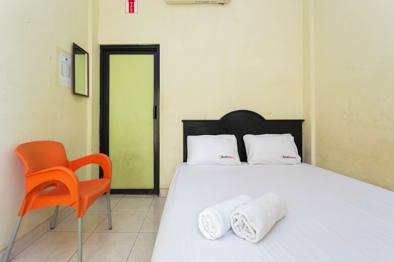 Hotel Reddoorz @ Ciracas