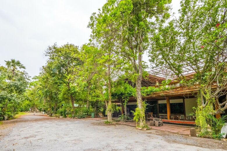 Hotel Oyo 886 Maingam Riverside Resort