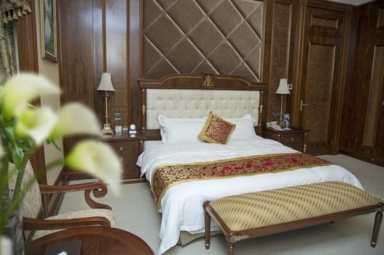 Jiangmen Gladden Hotel
