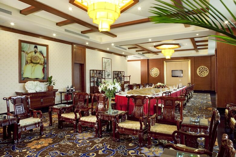 Jiangmen Gladden Hotel