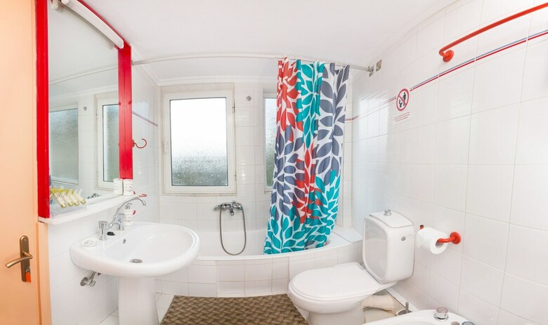 Apartamentos Loucerna Art Hotel