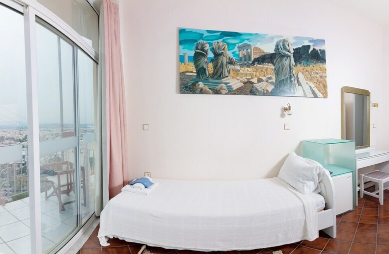 Apartamentos Loucerna Art Hotel