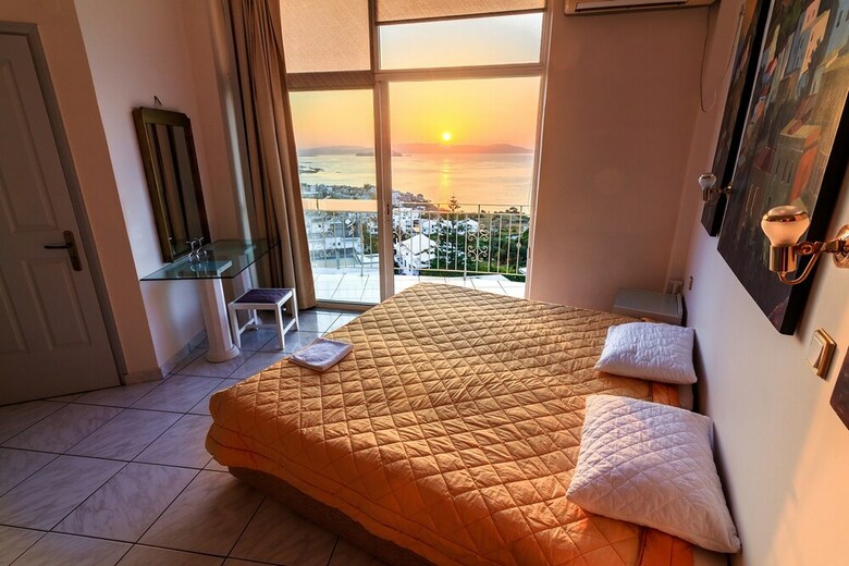 Apartamentos Loucerna Art Hotel