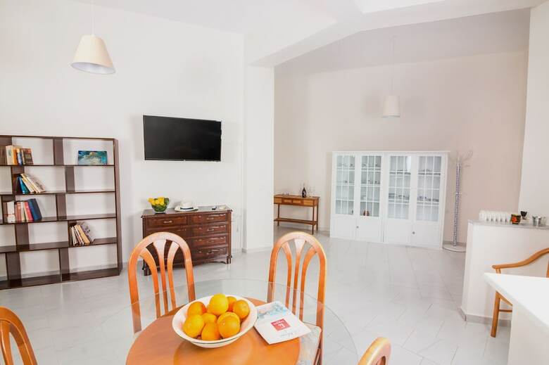 Apartamentos Loucerna Art Hotel