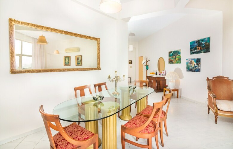 Apartamentos Loucerna Art Hotel