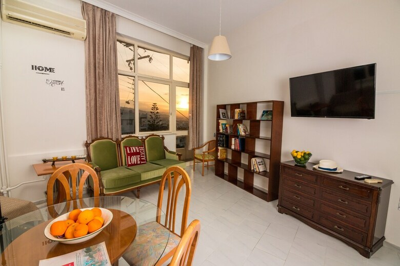 Apartamentos Loucerna Art Hotel