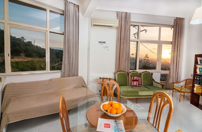 Apartamentos Loucerna Art Hotel