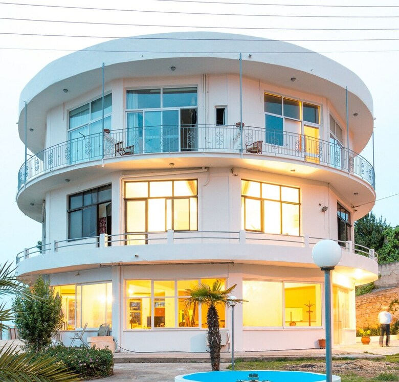 Apartamentos Loucerna Art Hotel