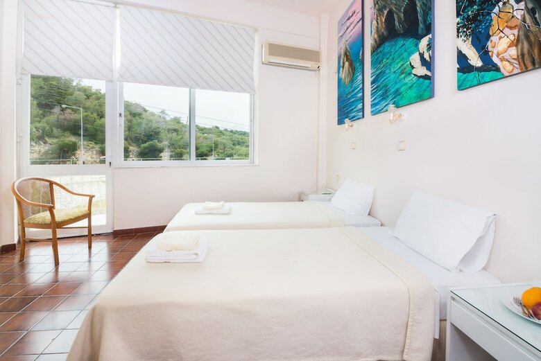 Apartamentos Loucerna Art Hotel