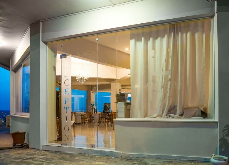 Apartamentos Loucerna Art Hotel