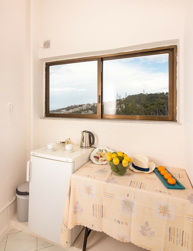 Apartamentos Loucerna Art Hotel