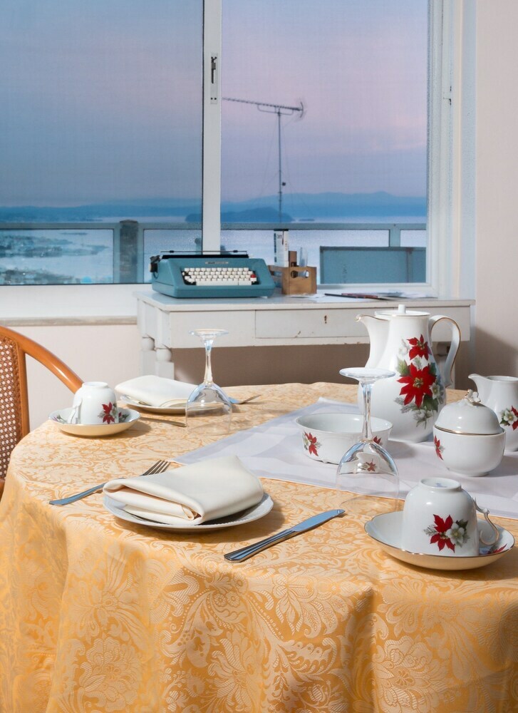 Apartamentos Loucerna Art Hotel