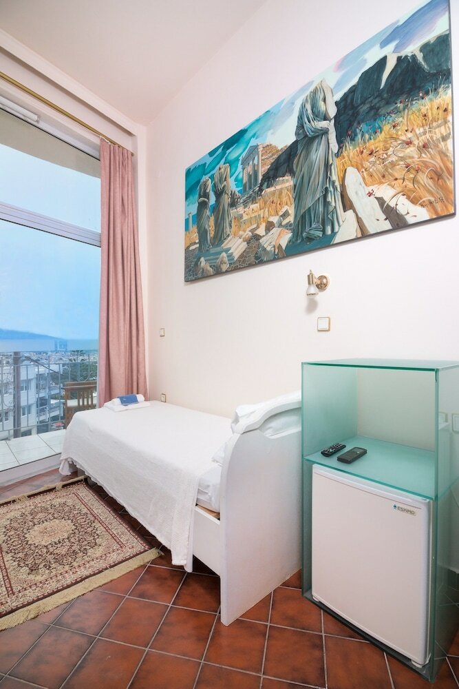 Apartamentos Loucerna Art Hotel
