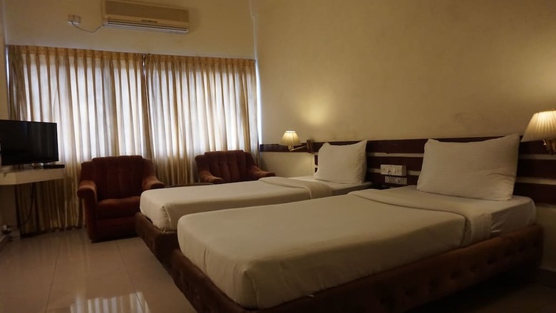 Hotel Poonja International
