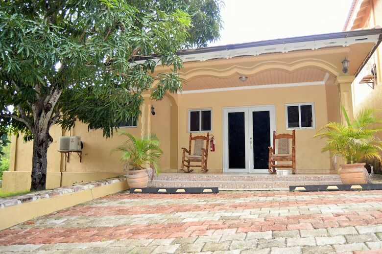 Hotel Le Village D'ennery