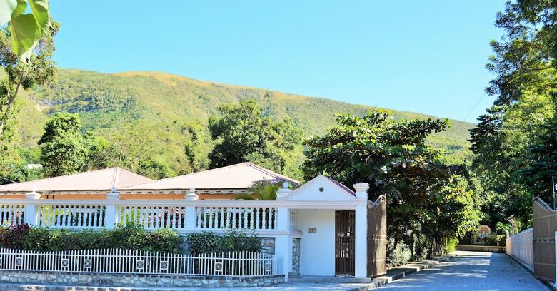Hotel Le Village D'ennery