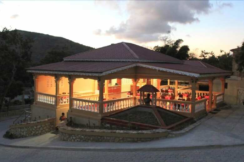 Hotel Le Village D'ennery
