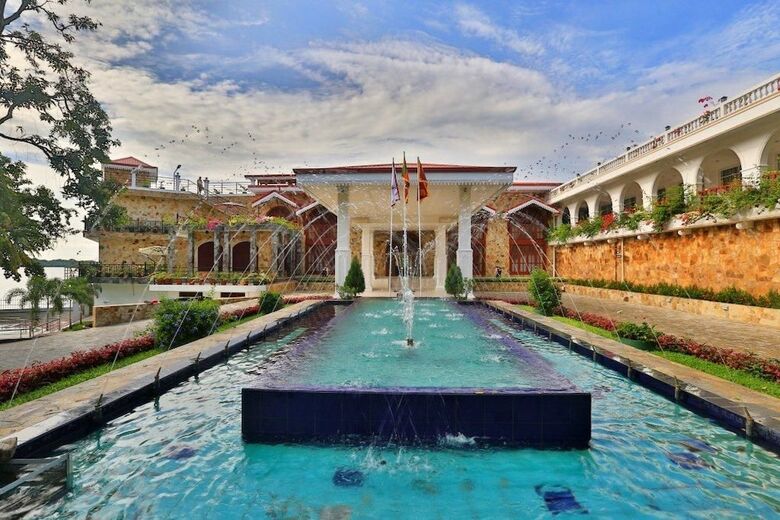 Hotel Centauria Lake Resort