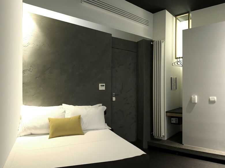 Hotel Bed And Taste