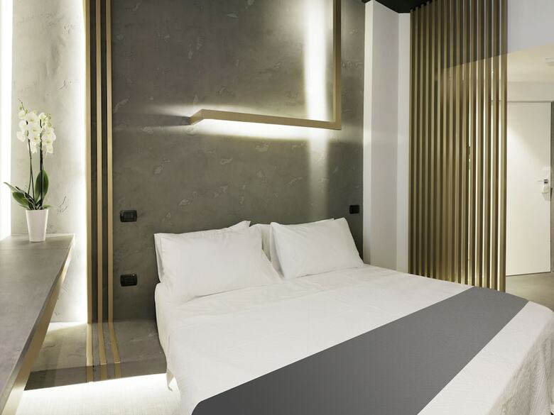 Hotel Bed And Taste