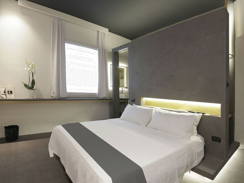 Hotel Bed And Taste