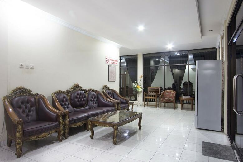 Hotel Reddoorz Plus Near Stadion Mandala Krida