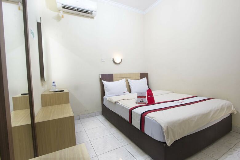 Hotel Reddoorz Plus Near Stadion Mandala Krida