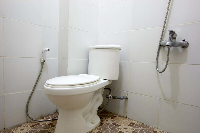 Hotel Reddoorz Plus Near Stadion Mandala Krida