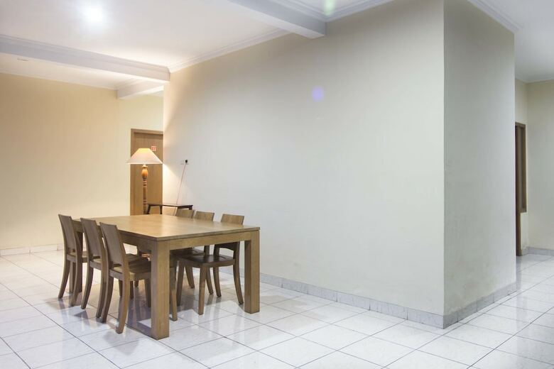 Hotel Reddoorz Plus Near Stadion Mandala Krida