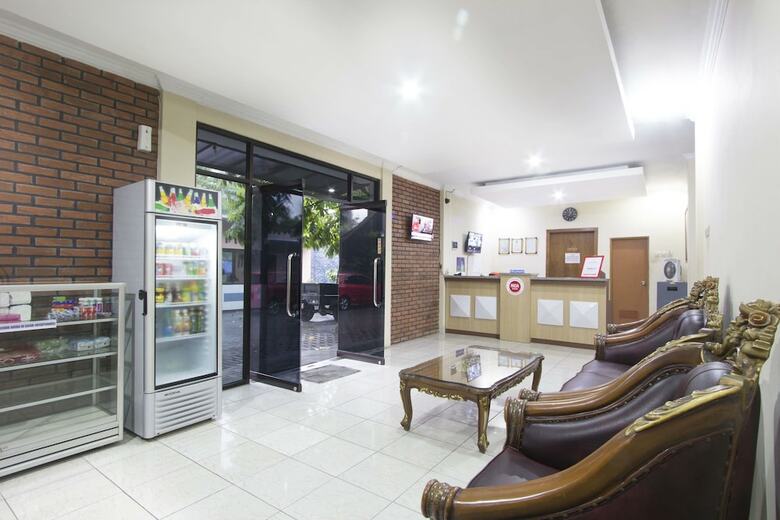 Hotel Reddoorz Plus Near Stadion Mandala Krida