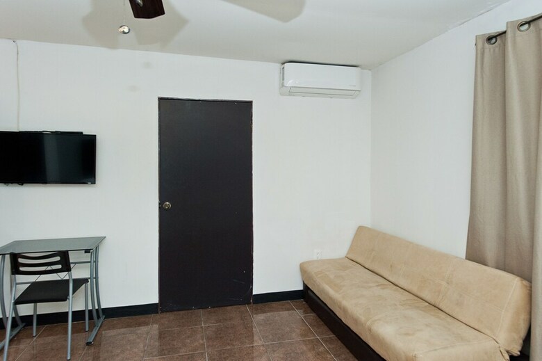 Hotel Econosuites Monterrey
