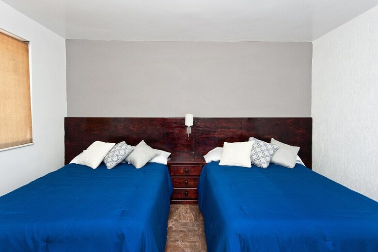 Hotel Econosuites Monterrey