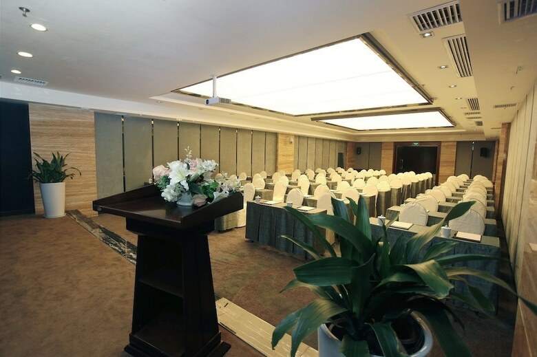 Changsha Yannian Century Hotel