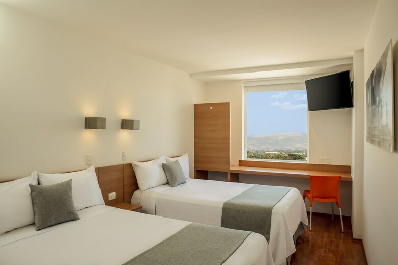 Hotel One Leon Antares