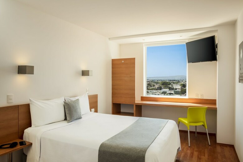 Hotel One Leon Antares