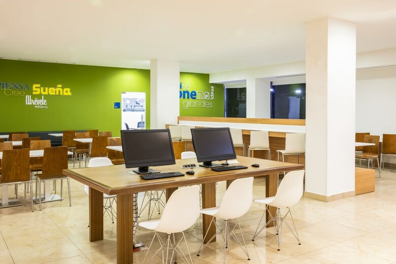 Hotel One Leon Antares