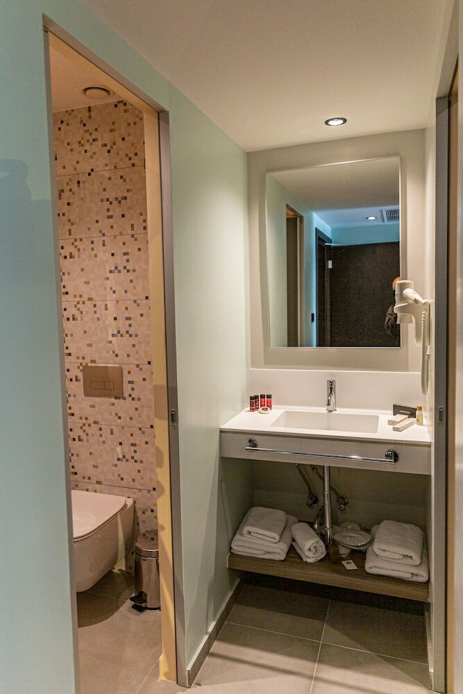 Kubic Athens Smart Hotel