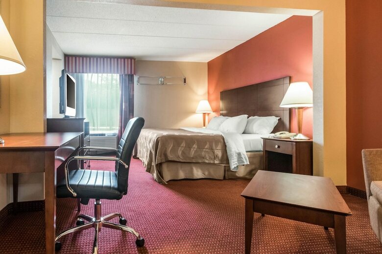 Hotel Quality Inn & Suites
