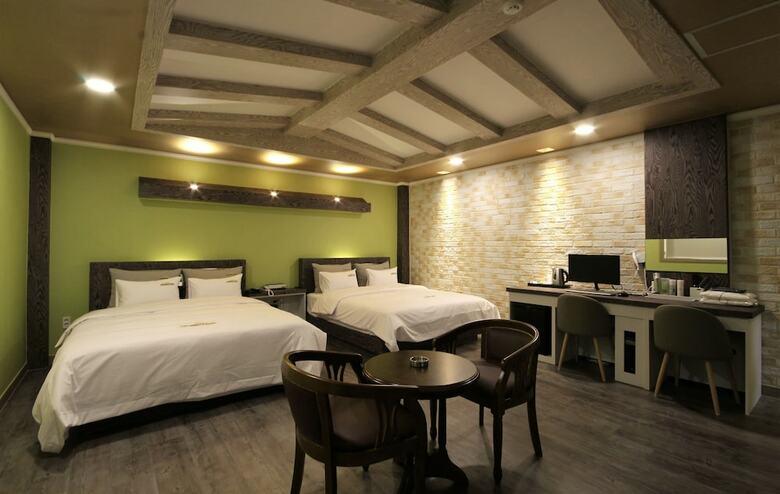 Goldenroot Hotel In Gimhae