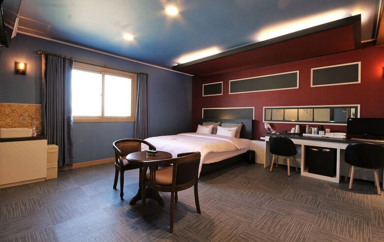 Goldenroot Hotel In Gimhae