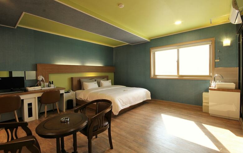 Goldenroot Hotel In Gimhae