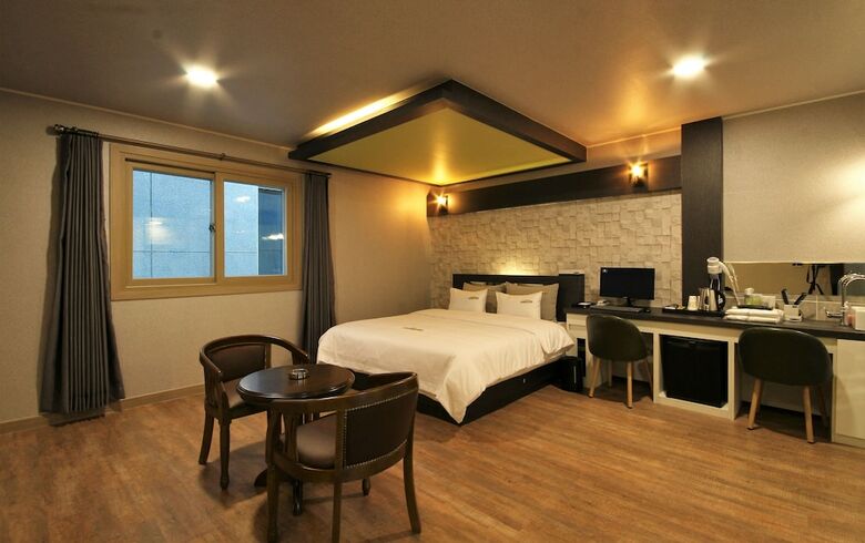 Goldenroot Hotel In Gimhae