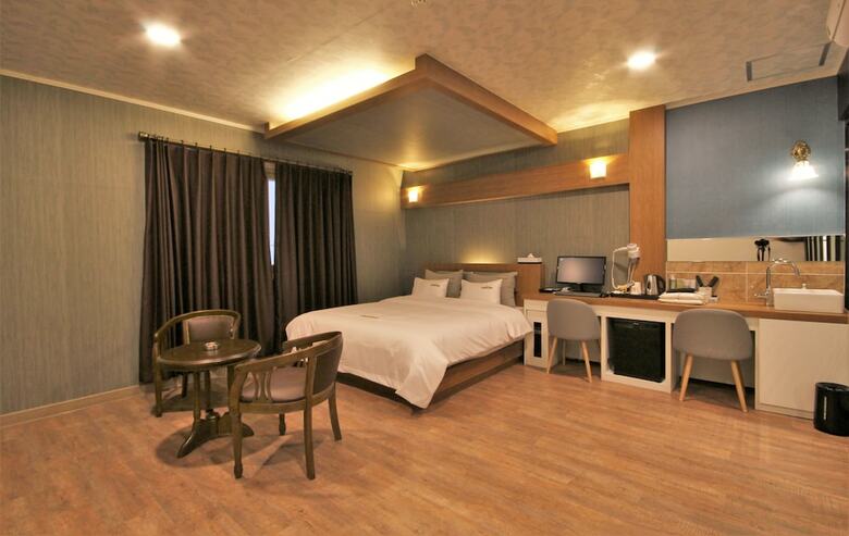 Goldenroot Hotel In Gimhae